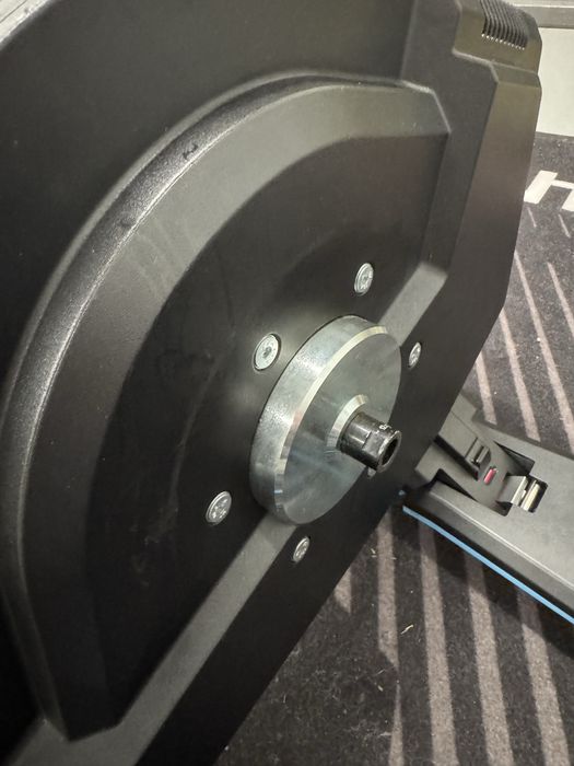 Sprzedam trenażer Tacx NEO 2T Smart.