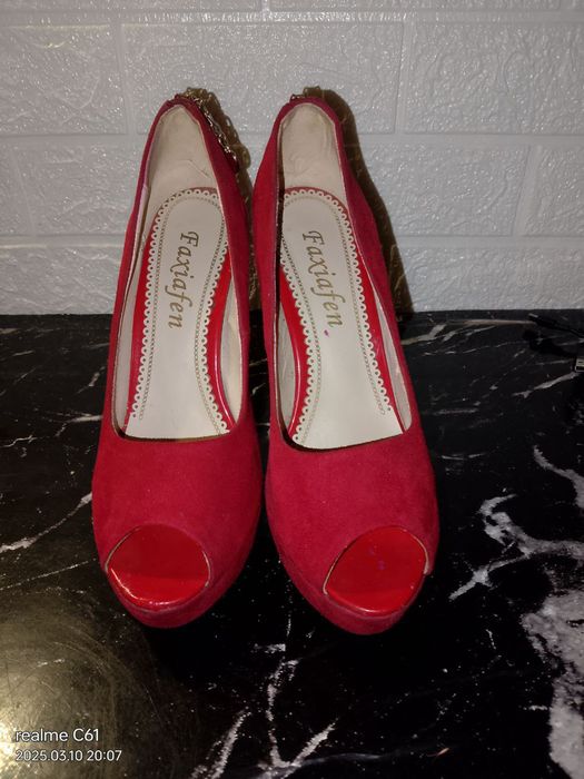 Продам босоніжки б/у