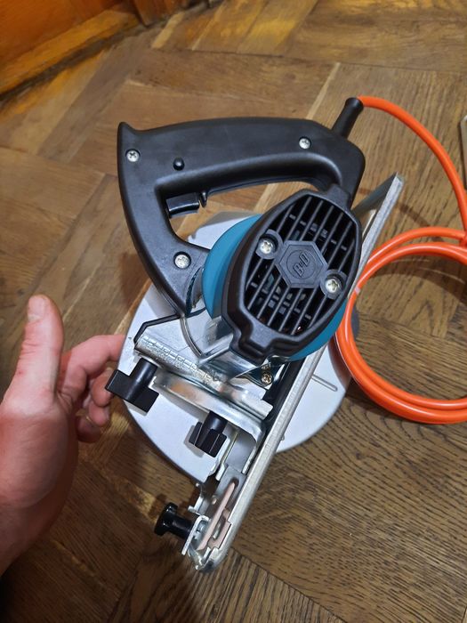 Зроблено в West Germany!!Дискова пила Black & Decker DN 57,800вт,диск 156мм