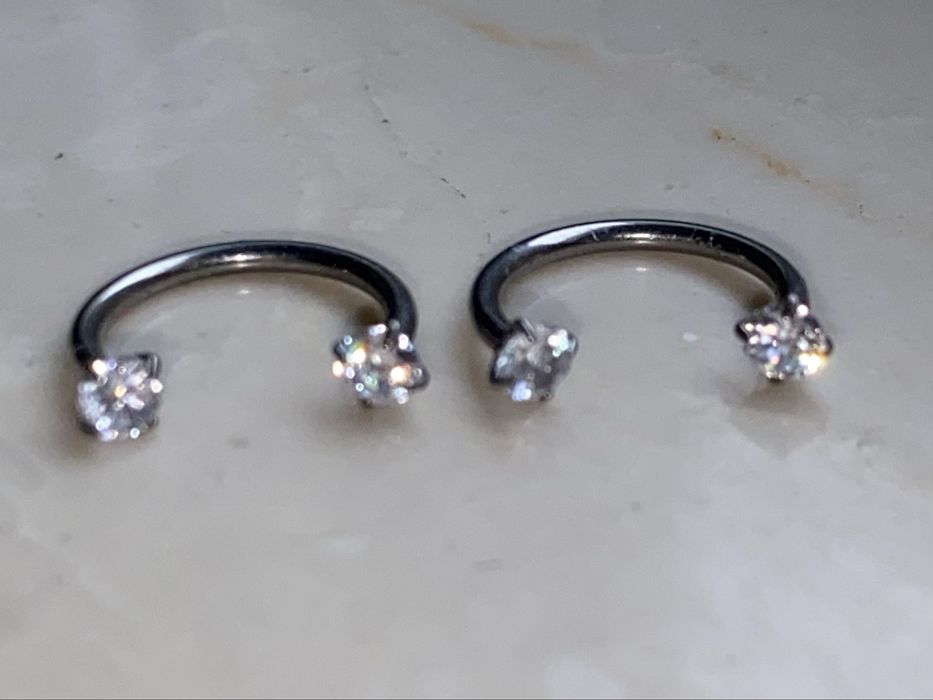 Unisex kolczyk 10 mm piercing 16 G kółko podkówka Tytan