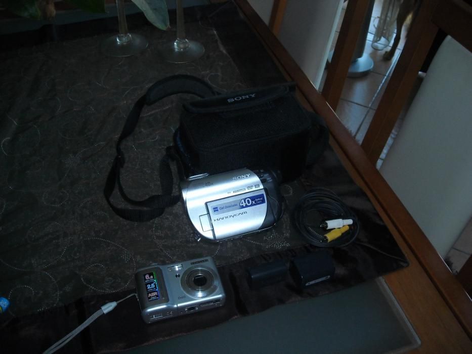 Vendo camara de filmar + máquina fotografica