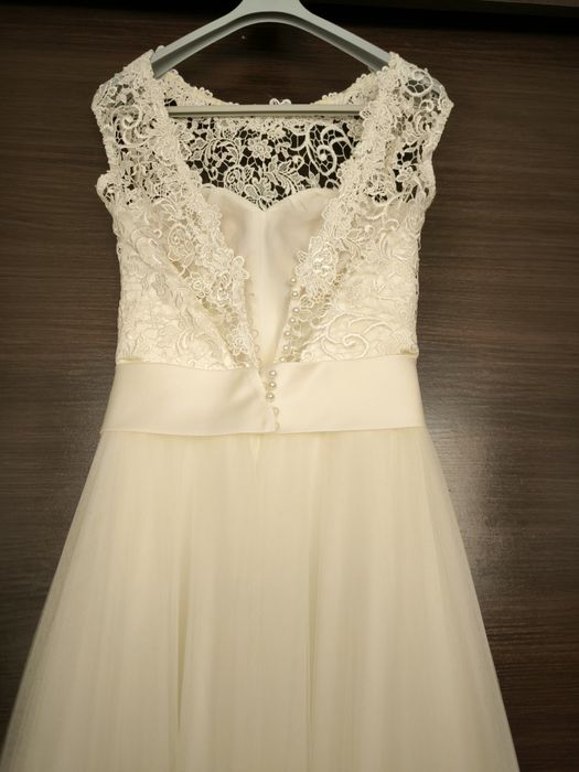 Suknia ślubna z welonem