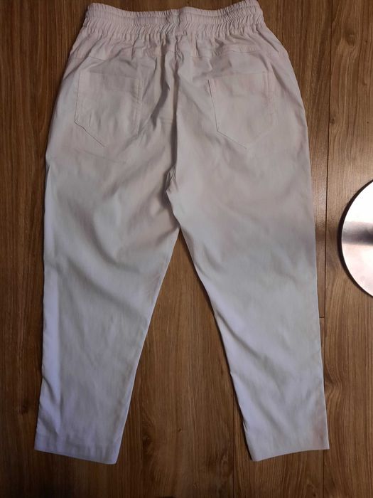 Spodnie białe na gumce