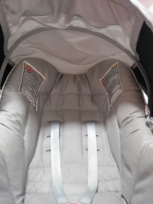 Cadeira Chicco modelo universal 0-13 kgs, com base auto-fix