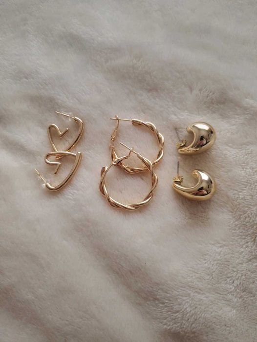 Brincos dourados novos