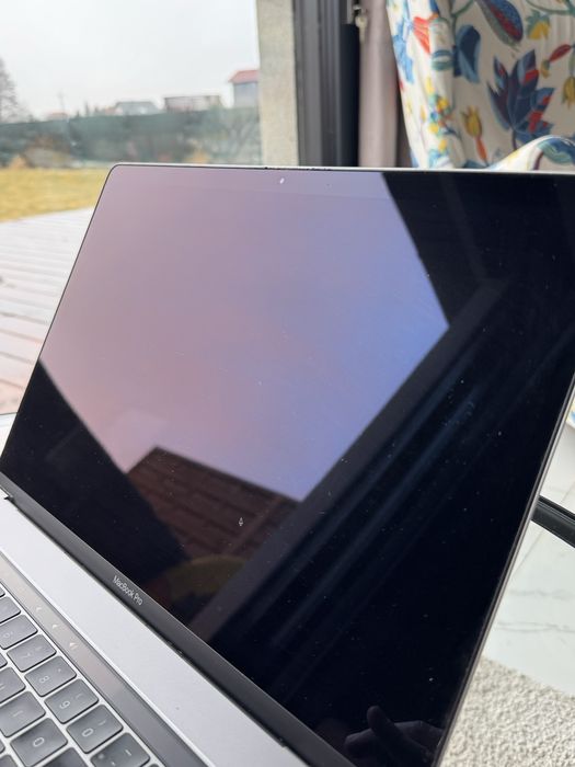 Macbook Pro 15” Space Gray 2017 i7 16 GB RAM 256 GB