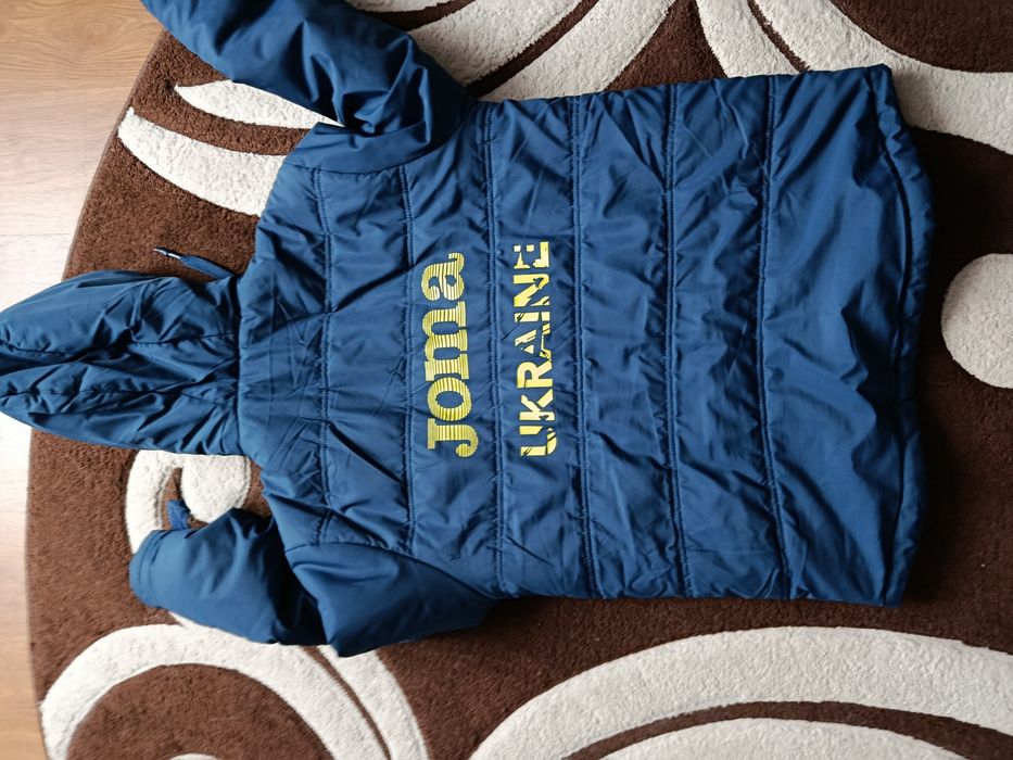 Продам куртку Joma