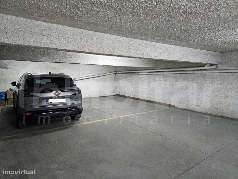 Apartamento T3 com 147 m², varandas, estacionamento e arrecadação