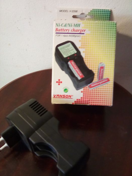 AA battery charger (new)64550984288642124