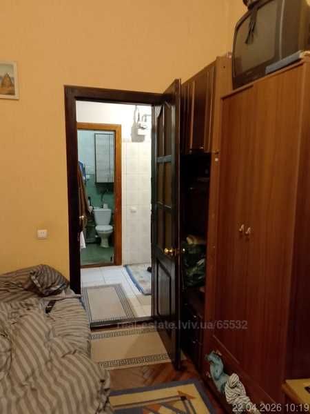 Продам 2х кімнатну квартиру в Центрі Львова по вул. Зелена. Австрійській будинок. 1 високий поверх, 50 м кв