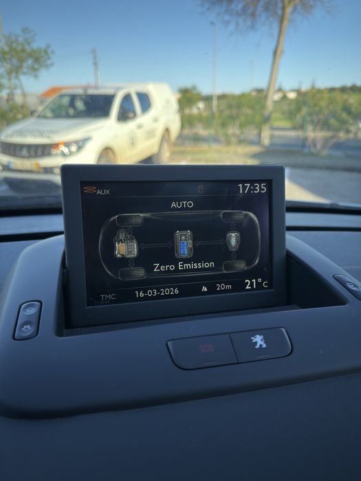 Peugeot 3008 – Automático | Híbrido Diesel | Muito Económico