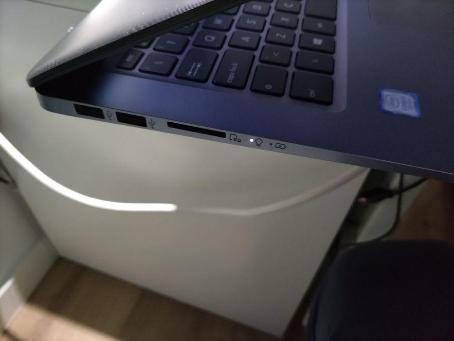 Troco computador ASUS como novo muito pouco usado e já vai formatado