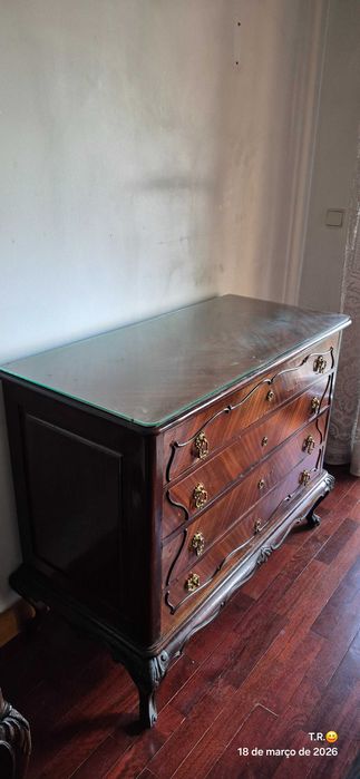 Comoda estilo Queen Anne