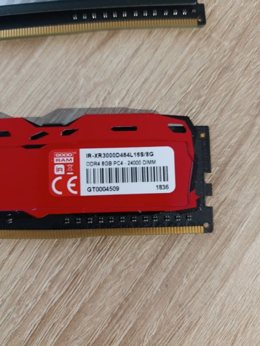 2 Moduły pamięci RAM DDR4