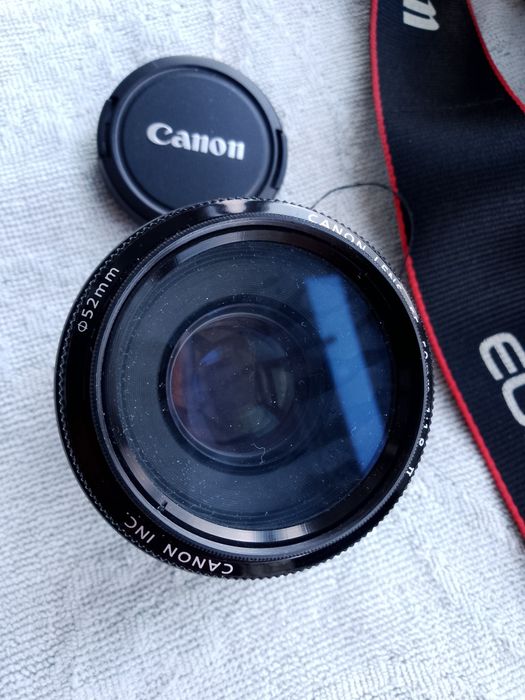 Фотоапарат Canon EOS 1100D