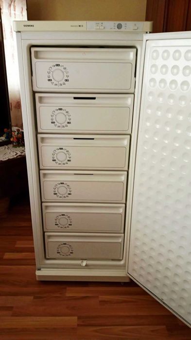 Морозильна вертикальна камера Siemens