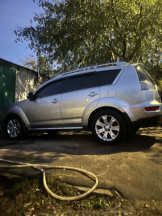 Аутлендер 2.2 дизель автомат