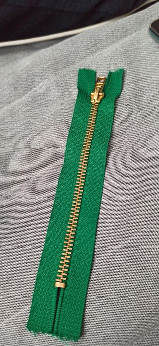 Zamek błyskawiczny, zamki metalowe - 37 sztuk - soczysta zieleń