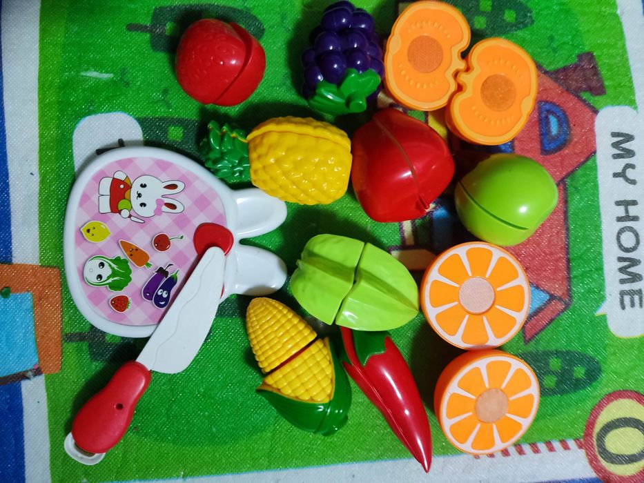 Фрукти на липучках