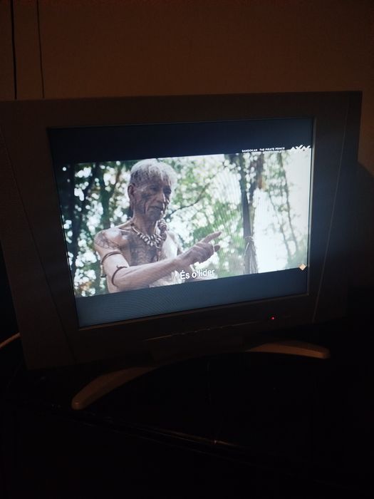 Vendo televisão a trabalhar marca CROWN