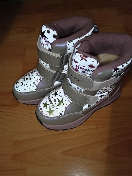 Продам нові сапожки для дівчинки том.м розмір 31