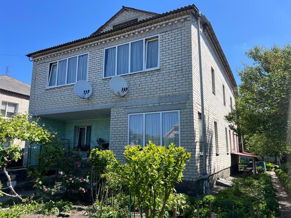 Просторий сімейний будинок 252.1 м² в Маневич