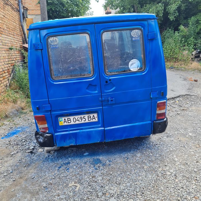 Автомобіль рено трафік