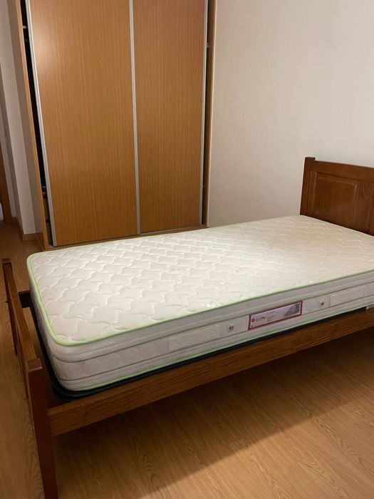 Cama de solteiro com colchão – 150€