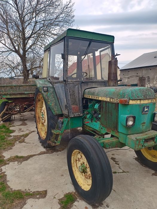 John Deere 2130.