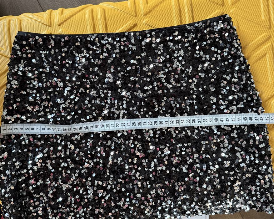 Спідниця з паєтками фірма asos розмір 38