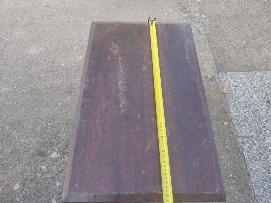 Mesa pequena de madeira