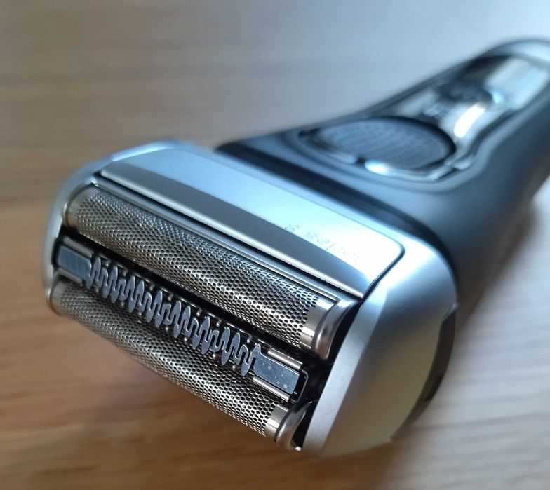 Nowa golarka Braun 8 model 8410s (komplet z ładowarką BEZ podstawki)