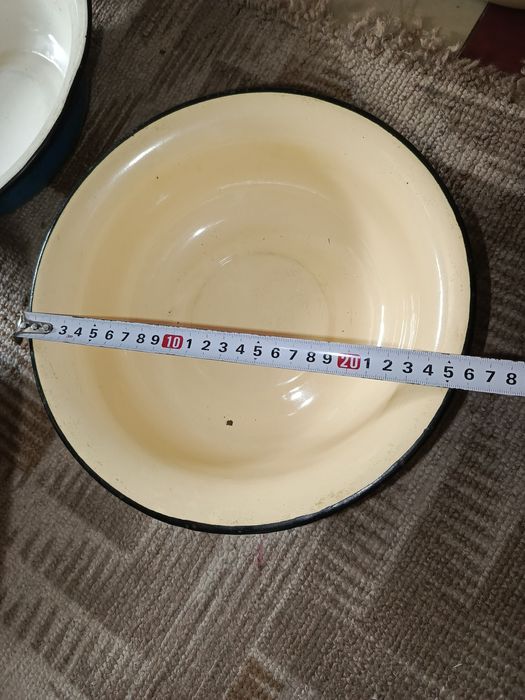 Новые эмалированные миски