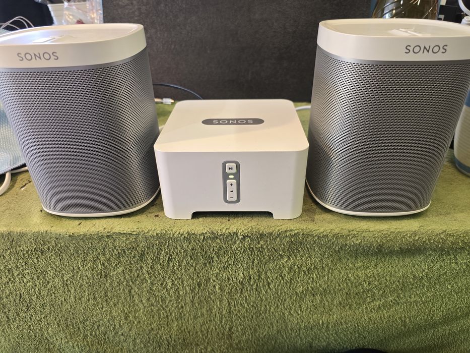 Zestaw SONOS model Connect + 2 głośniki Play:1.