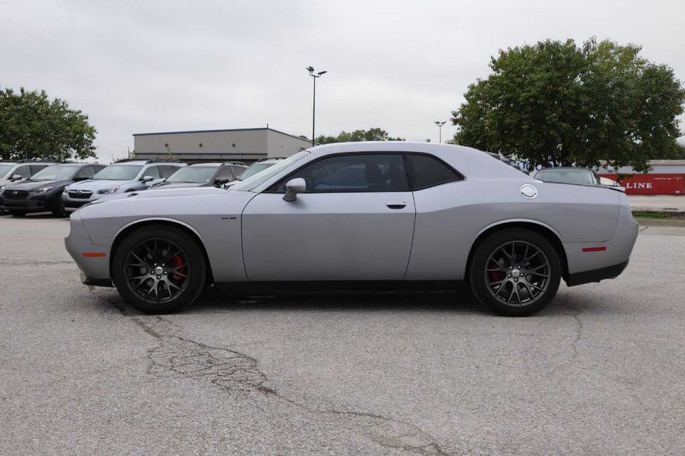 Dodge Challenger      2017