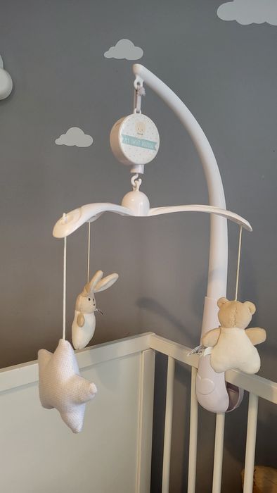 Móbile Chicco com caixa de sons relaxante