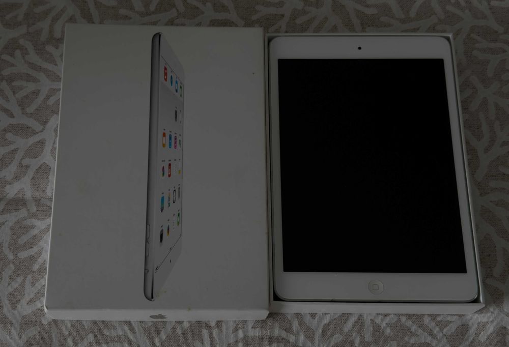 Apple iPad Mini 1st Gen 7.9" 16GB - Preto/Cinzento Sideral WiFi