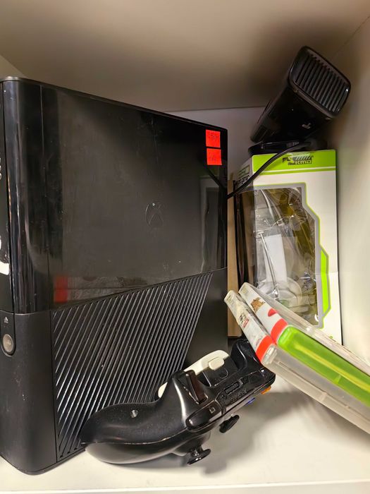 Konsola Xbox 360 E 4GB+KINECT ODBIERZ AŻ DO ŚWIĄT NA Sklepie