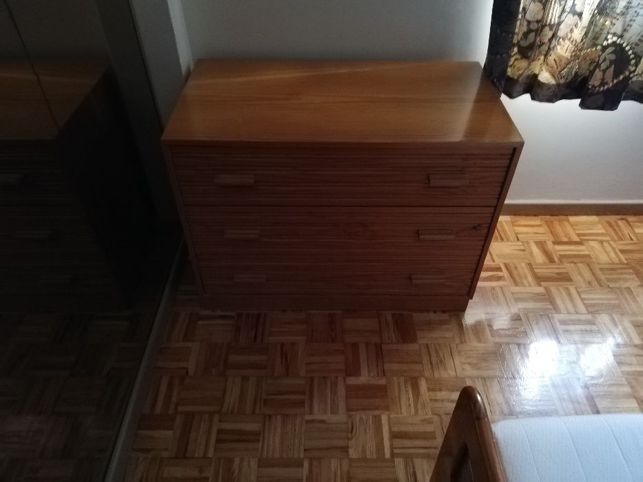 Mobilia Quarto de casal em pinho maciço