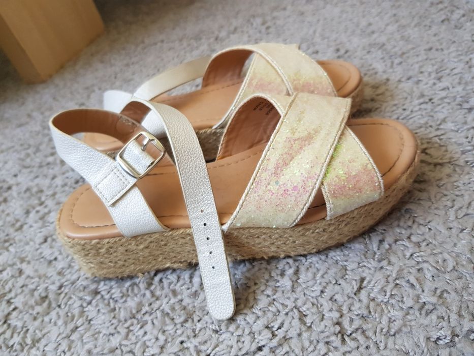 Buty sandały espadryle koturny beżowe kremowe zapinane cekiny 36