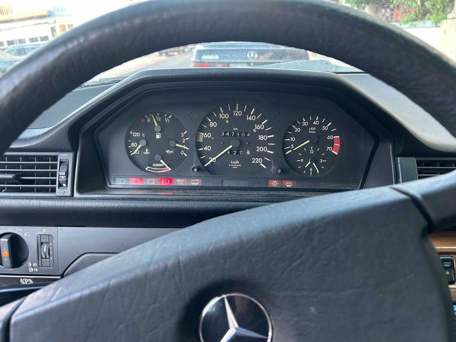 Mercedes-Benz 230 E W124 — 1984 foto 5