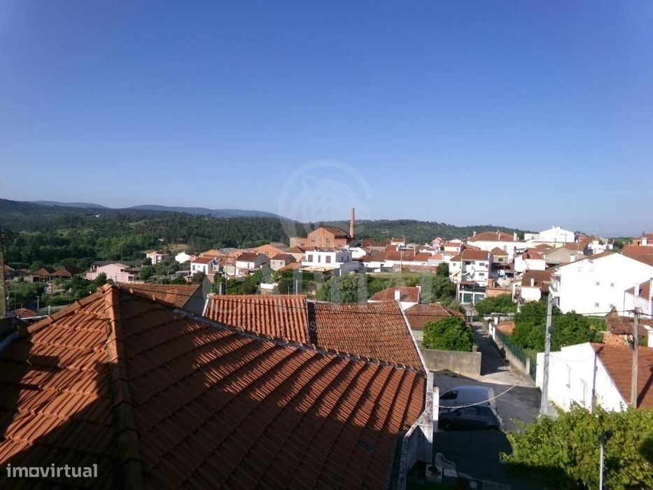 T3+1 com áreas generosas, muita luz natural e qualidade de vida em Ami