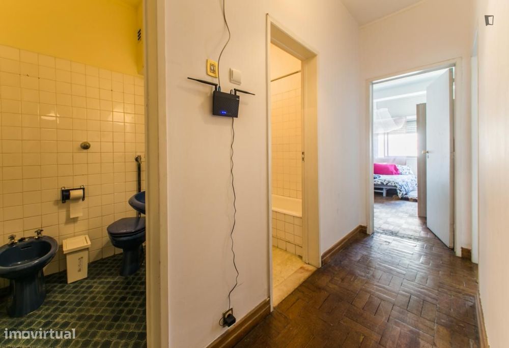 Quarto - localizado em Estrela Lisbon