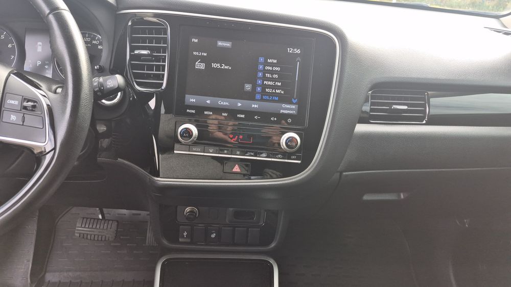 Продам офіційний  Mitsubishi Qutlander