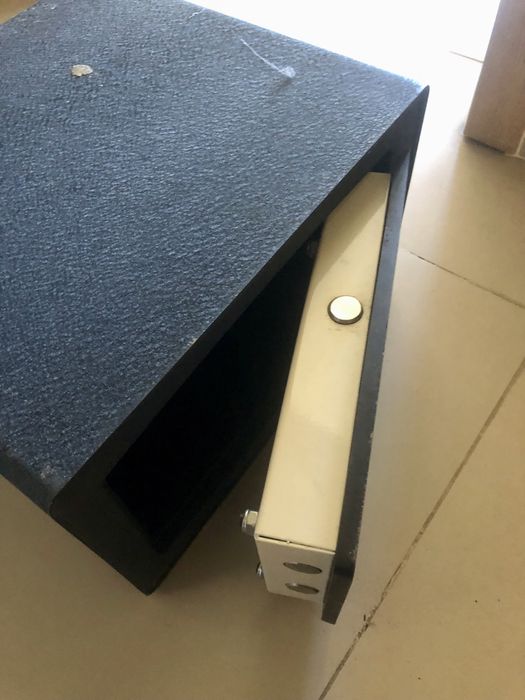 Cofre preto metal um pouco pesado com codico