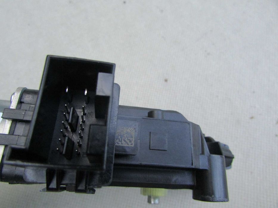 ibiza 6j silniczek szyby przod prawy europa fabia ii polo 6r0