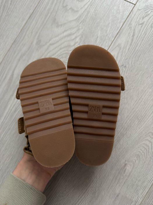 Шкіряні сандалії з ремінцем Zara