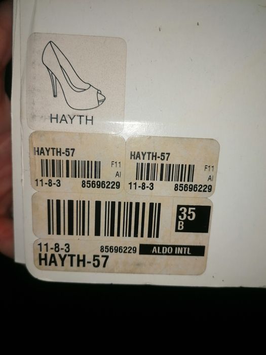 Sapatos estampados Aldo novos n35