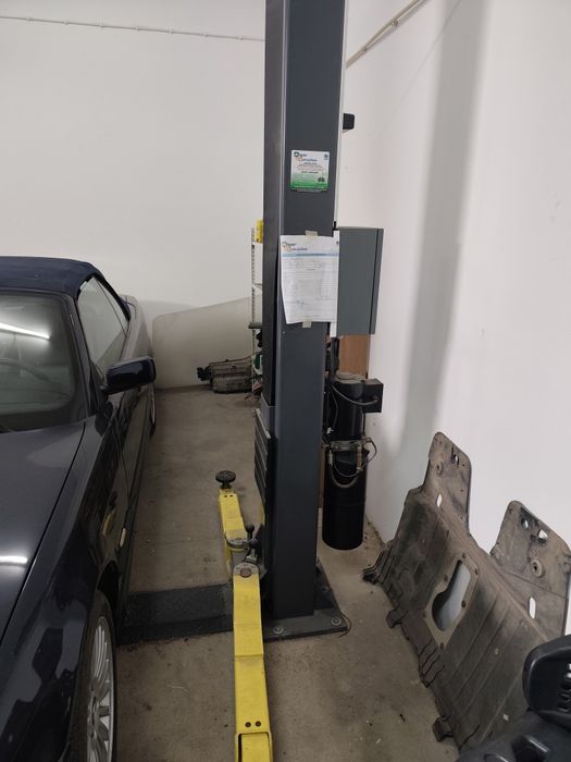 Elevador automóvel praticamente novo