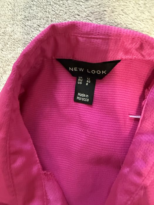 Яскрава блуза на запах